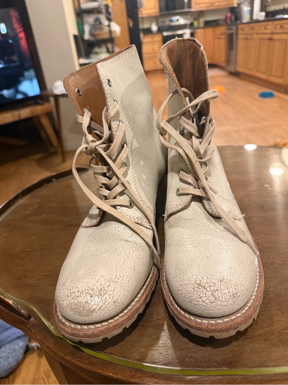 EUC Frye Women's Lace-Up Leather Ankle Boots in Cream Size 10 - Picture 5 of 7